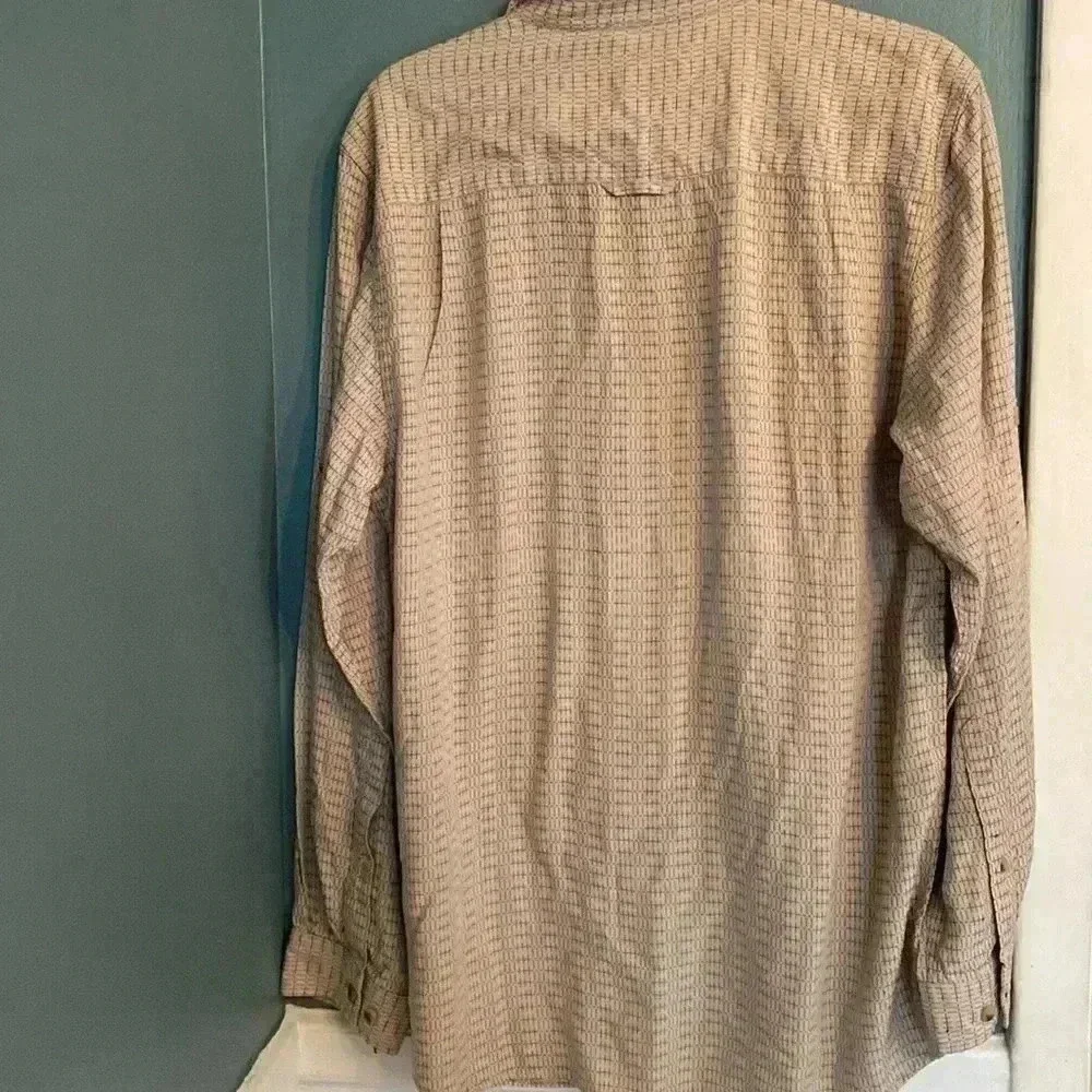 Northface men’s button up cream and blue collared shirt